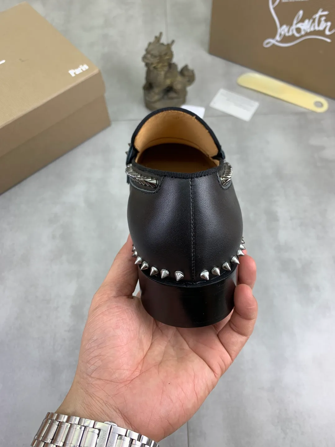 Men's shoes 💰P760 new style 💰high version 🇮🇹 CL red bottom series top purchasing original order series🔍🔍/🇮🇹Italian imported cowhide, imported genuine leather lining💪💪, completely 1⃣️ vs 1⃣️🇮🇹💪💪, ⚠Sole: The original sole provided by the original factory, the exclusive movable molded sole is super comfortable, ⚠Original factory follow-up goods, 🔍🔍high quality, you can come in and out at will, welcome to compare ⚠Size: 38-44 (45 46 can be customized)